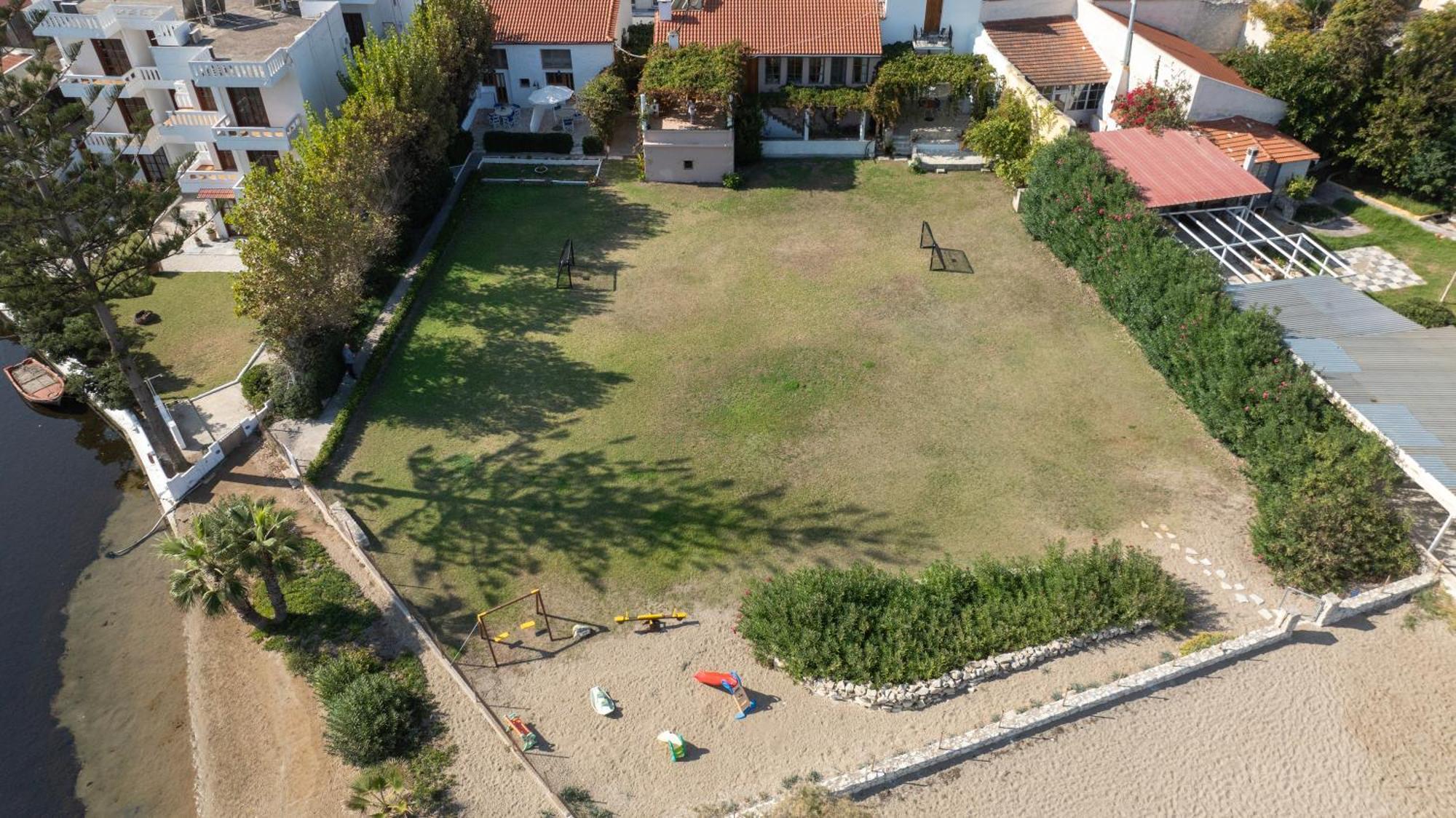 Ismini Apartments カリヴェス エクステリア 写真