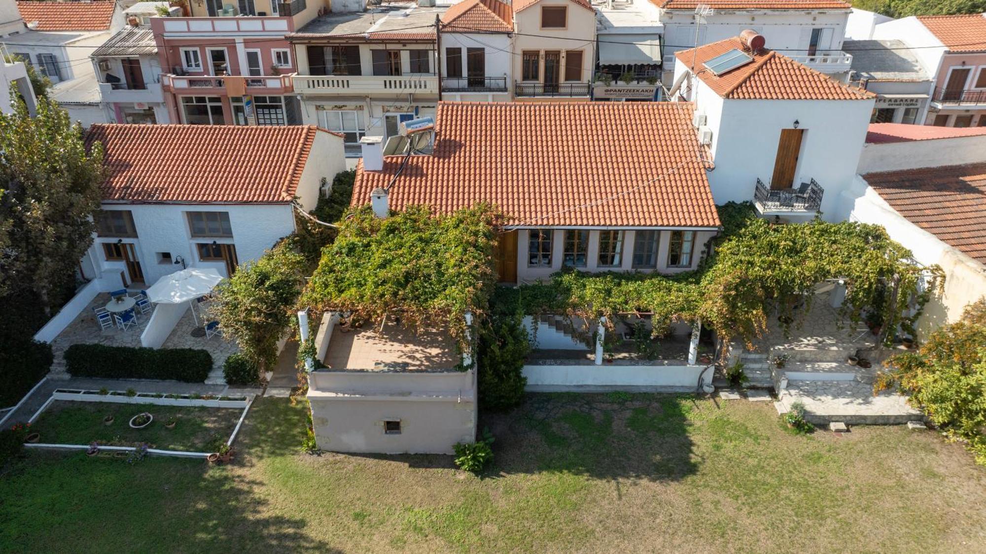 Ismini Apartments カリヴェス エクステリア 写真